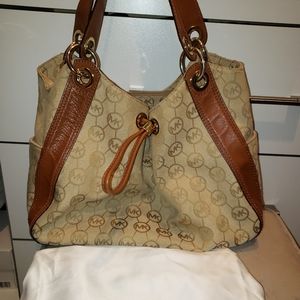 Michael kors 100% authentic Hobo